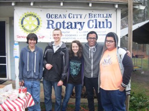OC/Berlin Rotary Interact Club Sell Hot Chocolate And Baked Goods During Annual Christmas Tree Sale