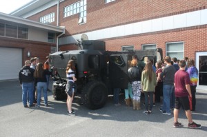Students Check Out Hardwire’s Prototype Vehicle